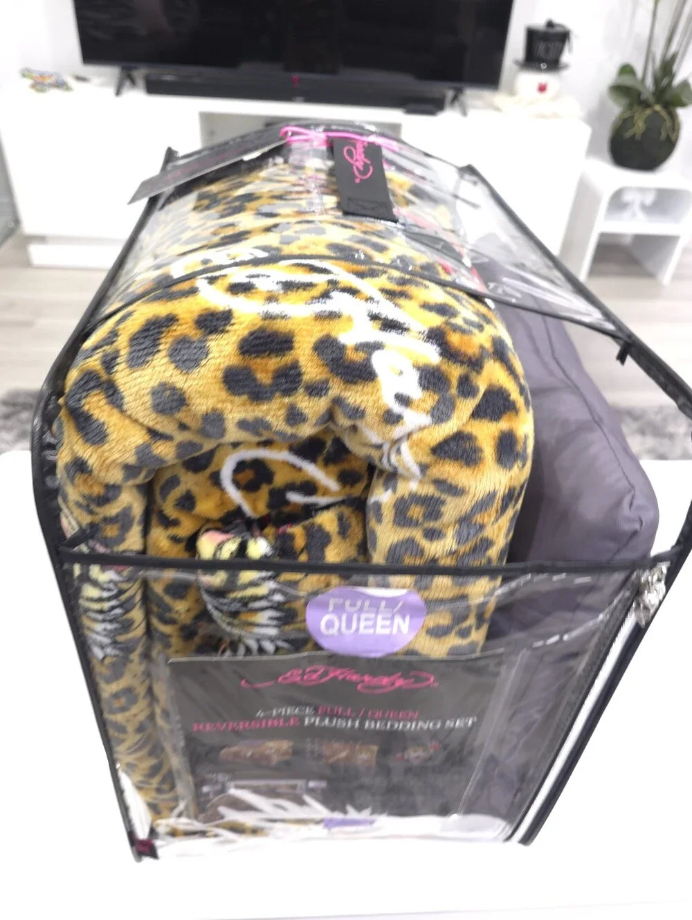 Ed Hardy Queen 4 Piece Luxurious Tiger Plush Comforter Set New